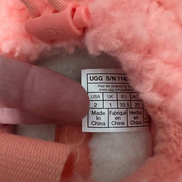 🔥 UGG Plushy Slippers Shearling Slip On Loafers Kids Size 2 EU 33.5 - Picture 12 of 12